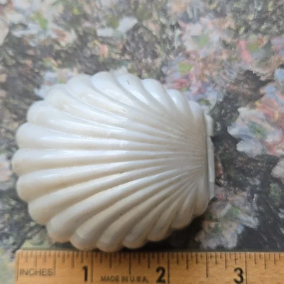 Vintage Plastic Clam Shell Ring Box - Picture 7 of 10